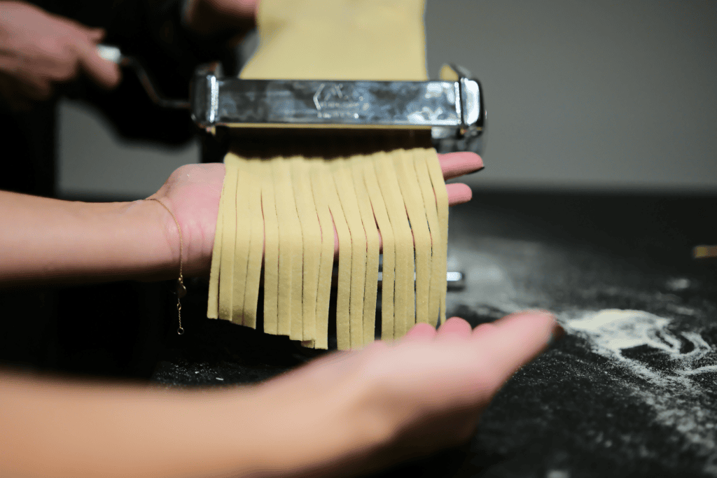 Pasta i lange baner 